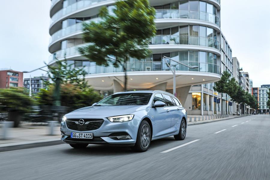  Opel Insignia Sports Tourer Turbo D 2017 года  (фото 3 из 40)